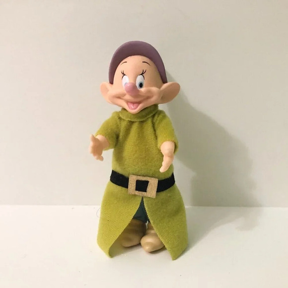 2009 Mattel Dopey Doll Snow White  Dwarf 4 Inch Tall - Picture 1 of 13